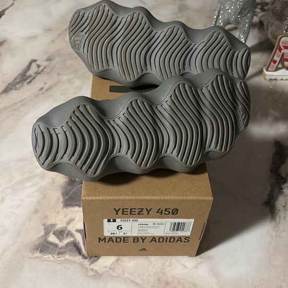 Yeezy 450 - Picture 3 of 4